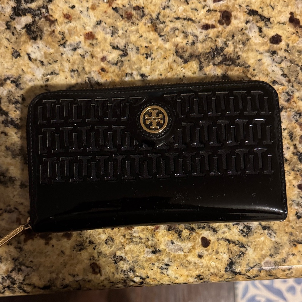 Tory Burch Black and Gold Embossed Wallet - Picture 2 of 10
